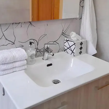 Marconi 5d Studio, A 2 Min Duomo, Self Check-in, Wi-fi * Biella